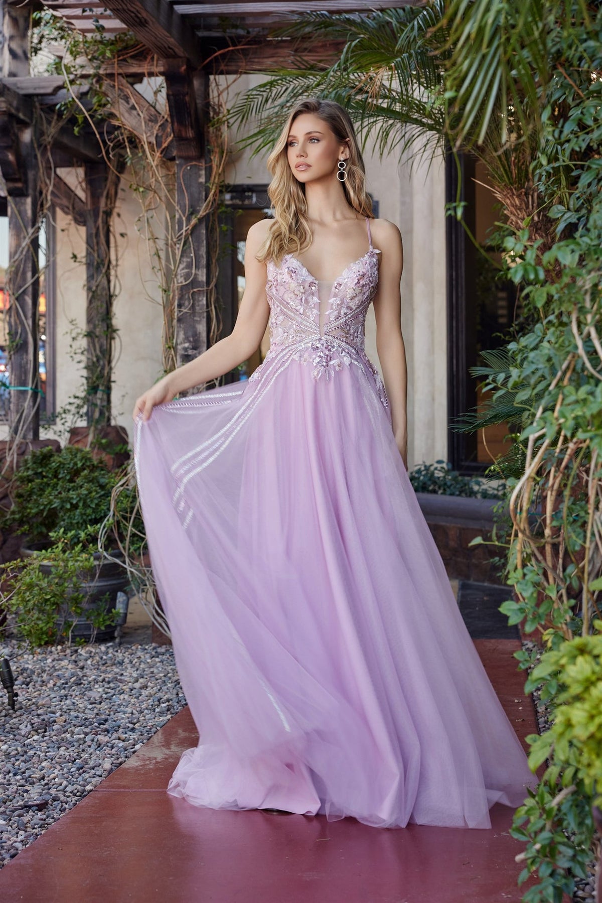 Formal Sleeveless Graduation Gown – Floral Motif & Lace-Up Back Evening Dress for Special Occasions